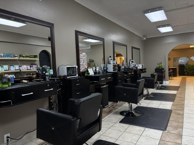 Styling stations inside Cool Kutz